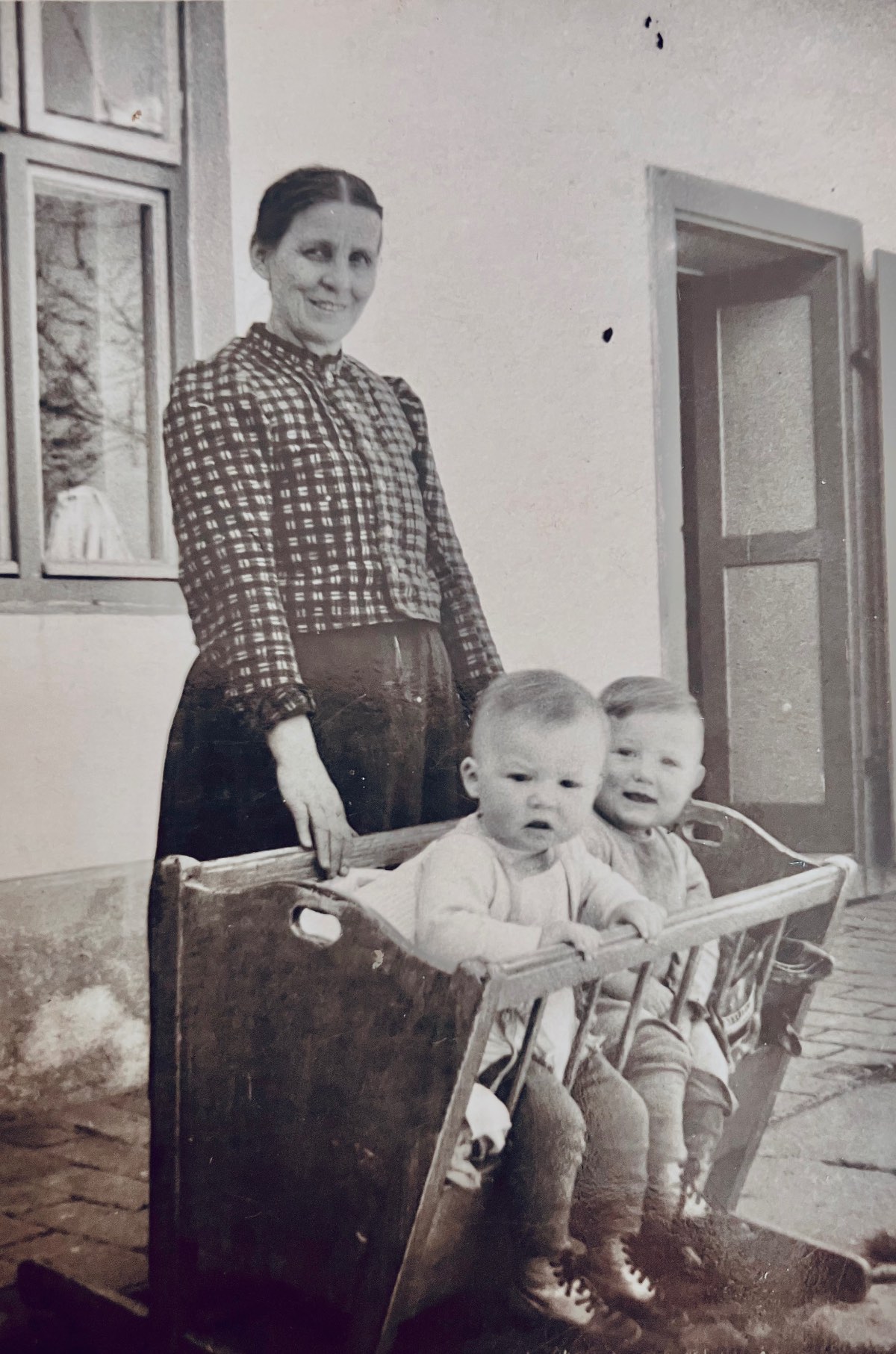 Marie s vnuky, asi 1939